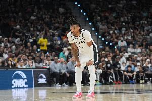 尽力了!卡斯尔16中10高效拿到26分7板5助2断1帽