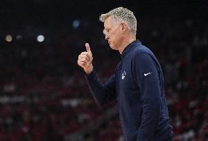 科尔:我们近期赛程12天7场&去5个城市 我不想把这当作借口