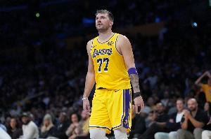 解说:恭喜湖人乱战杀出 以目前伤病情况排西部第二不可谓不惊喜