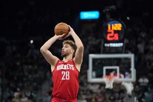 差1场平张伯伦!申京开季连续9场5+助攻 历史中锋第二长