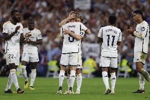 克罗斯评历史最佳阵容:梅罗上榜,中场魔笛+齐祖,前锋大小罗